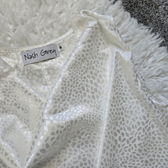 Nash Grey White Leopard Print Sleeveless Top. Size Medium. New without tags. - Picture 2 of 7